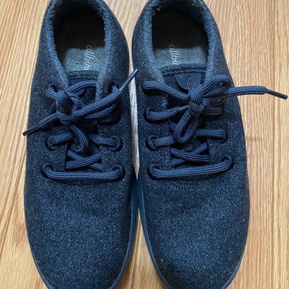 blue allbirds